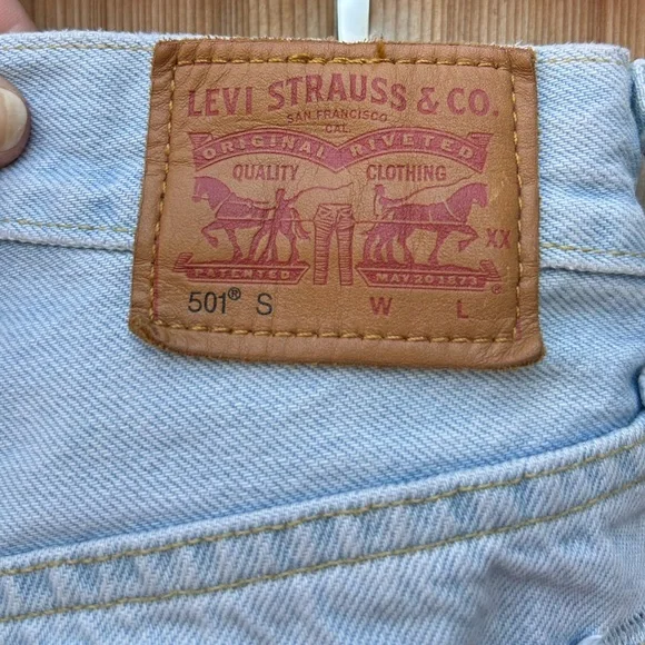 Distressed Levi’s 501 jeans - Picture 5 of 9